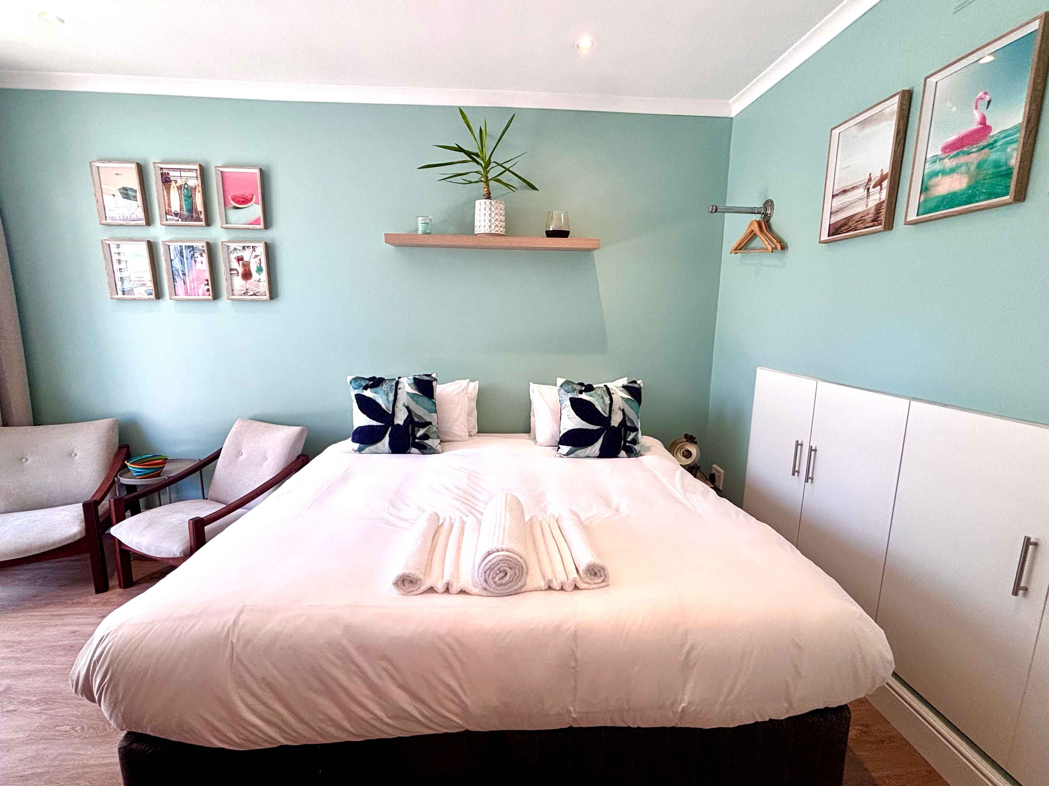 Bed (King or twin configuration)